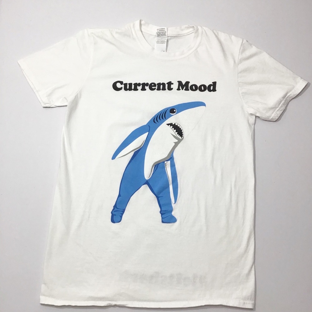 Katy Perry | Current Mood Left Shark Graphic Tee M